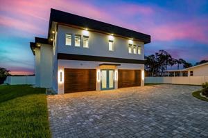 featured image of 711 32nd Street Ct E