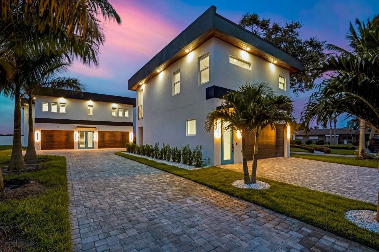 711 32nd Street Ct E - Photo 3 of 50