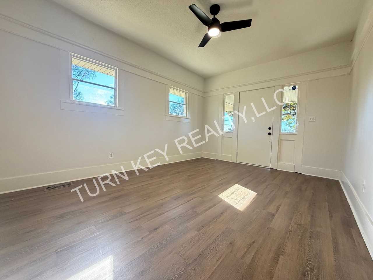 219 47th Pl N - Photo 3 of 15