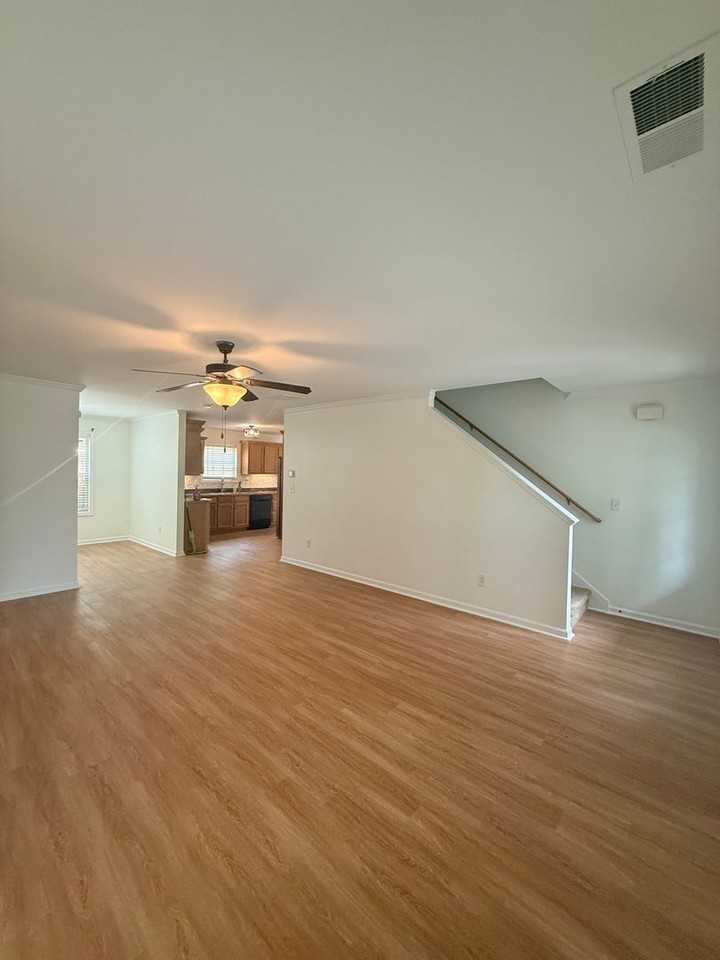 5828 Bradshaw Ct - Photo 3 of 26