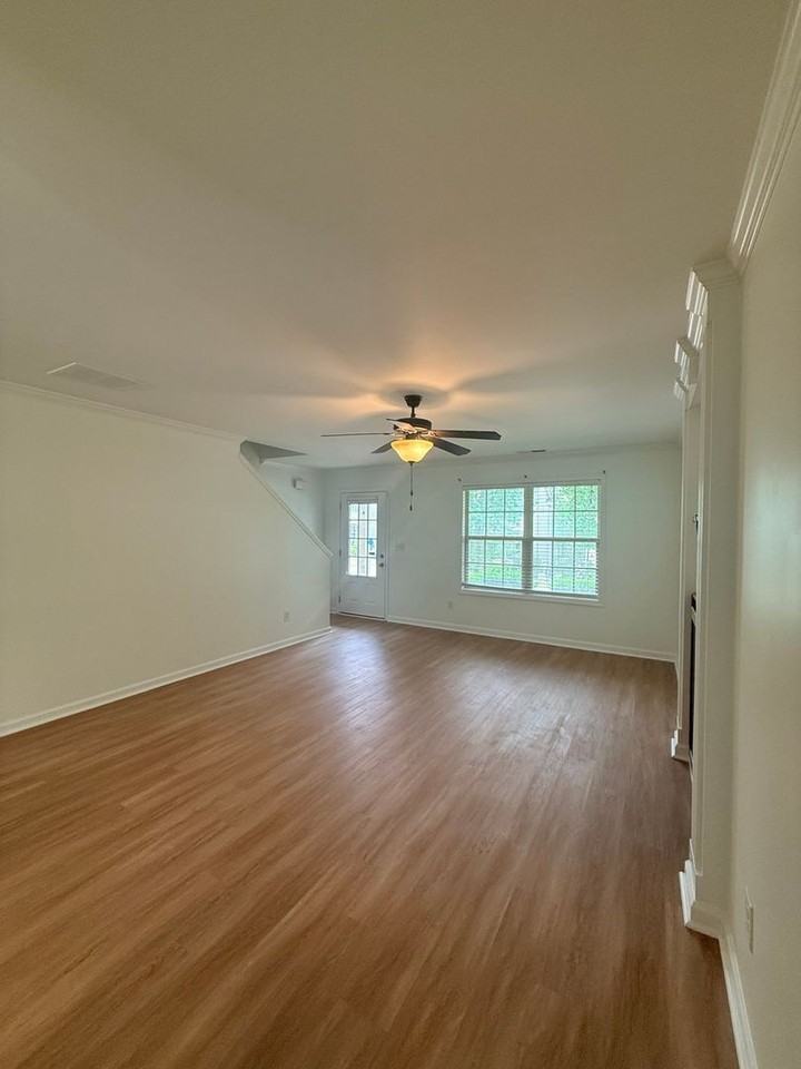 5828 Bradshaw Ct - Photo 2 of 26