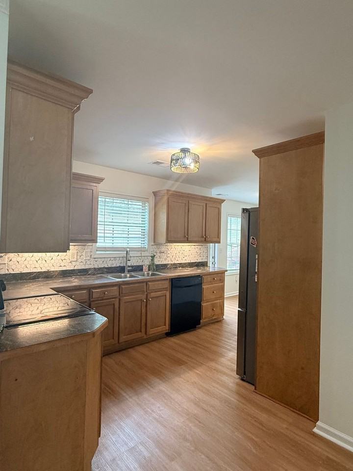 5828 Bradshaw Ct - Photo 5 of 26