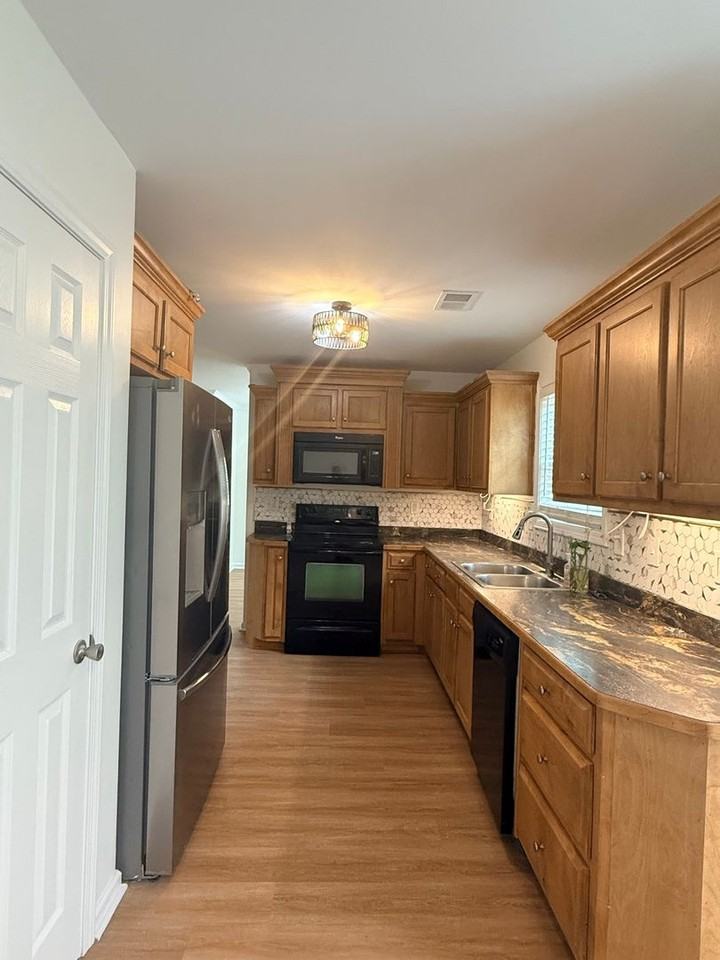 5828 Bradshaw Ct - Photo 6 of 26