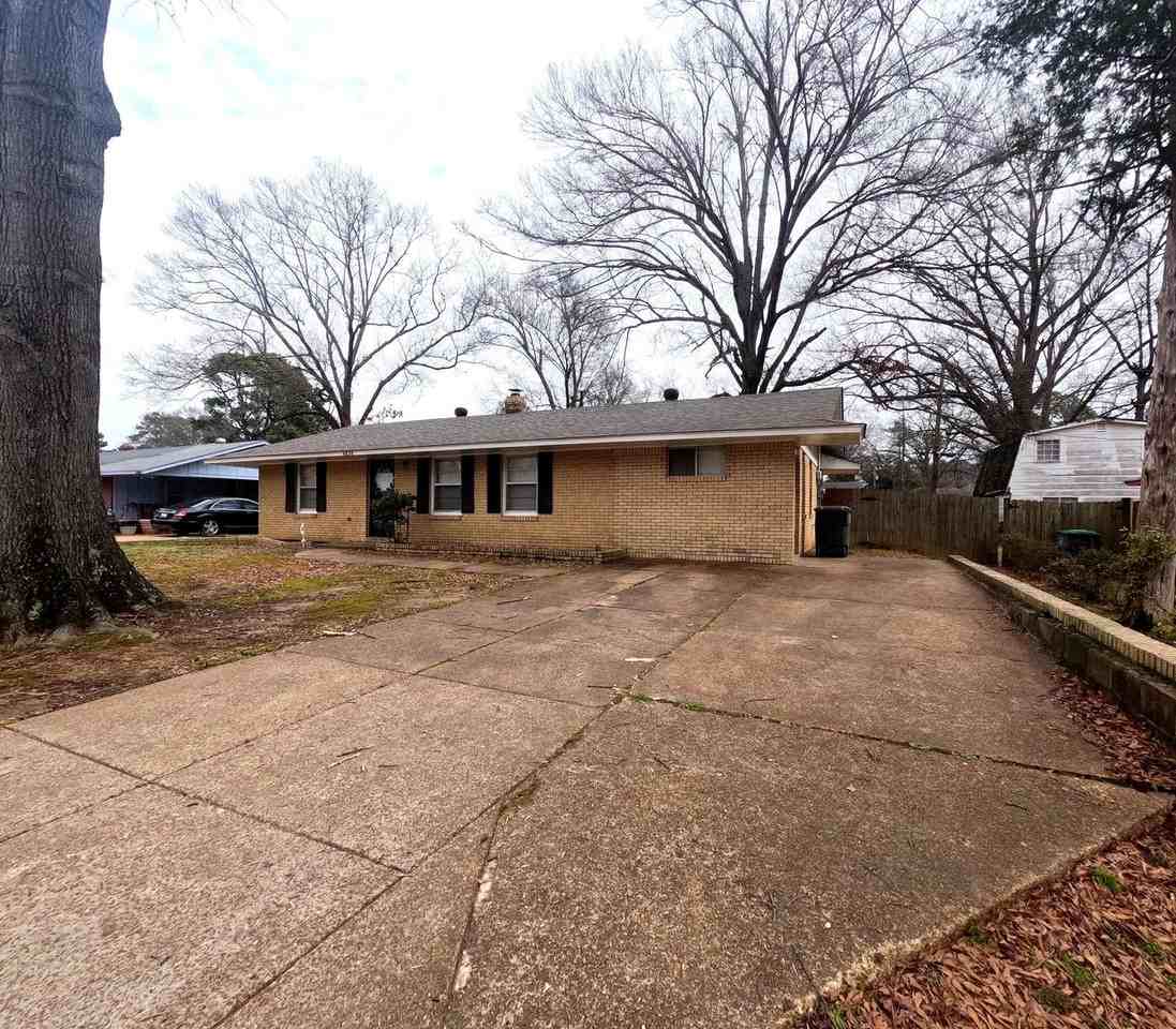 4898 Dianne Dr - Photo 3 of 19