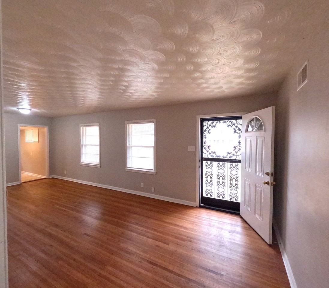 4898 Dianne Dr - Photo 4 of 19