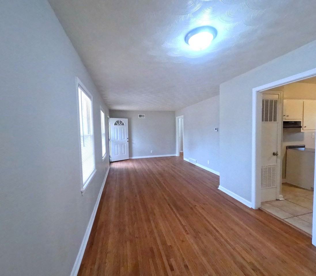 4898 Dianne Dr - Photo 6 of 19