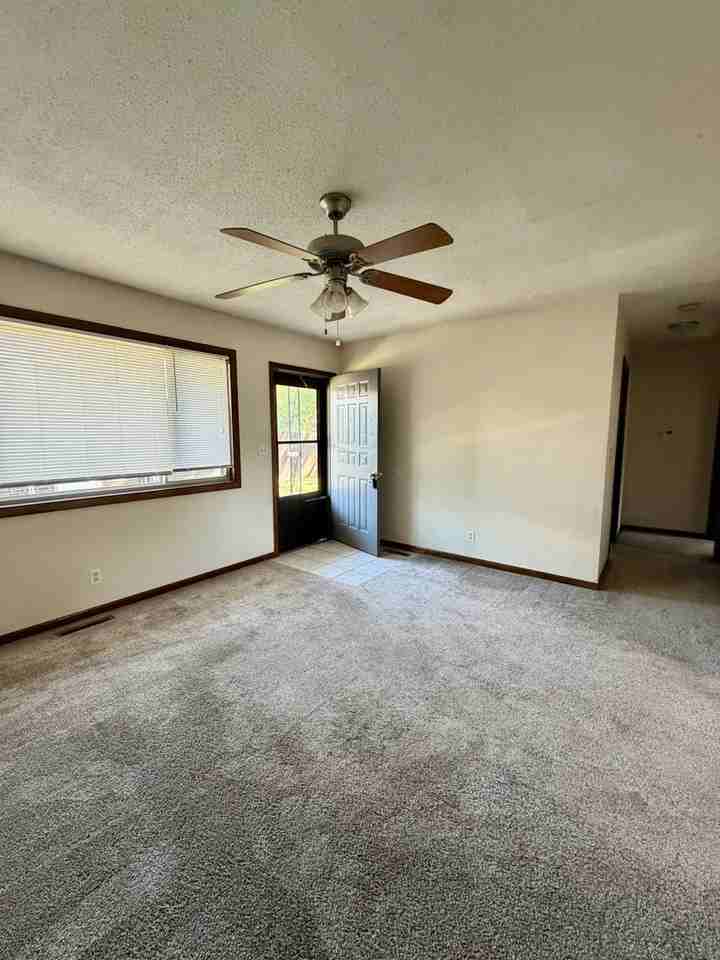 774 N Mount Carmel St - Photo 3 of 12