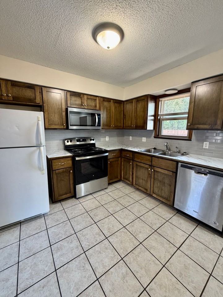 774 N Mount Carmel St - Photo 5 of 12