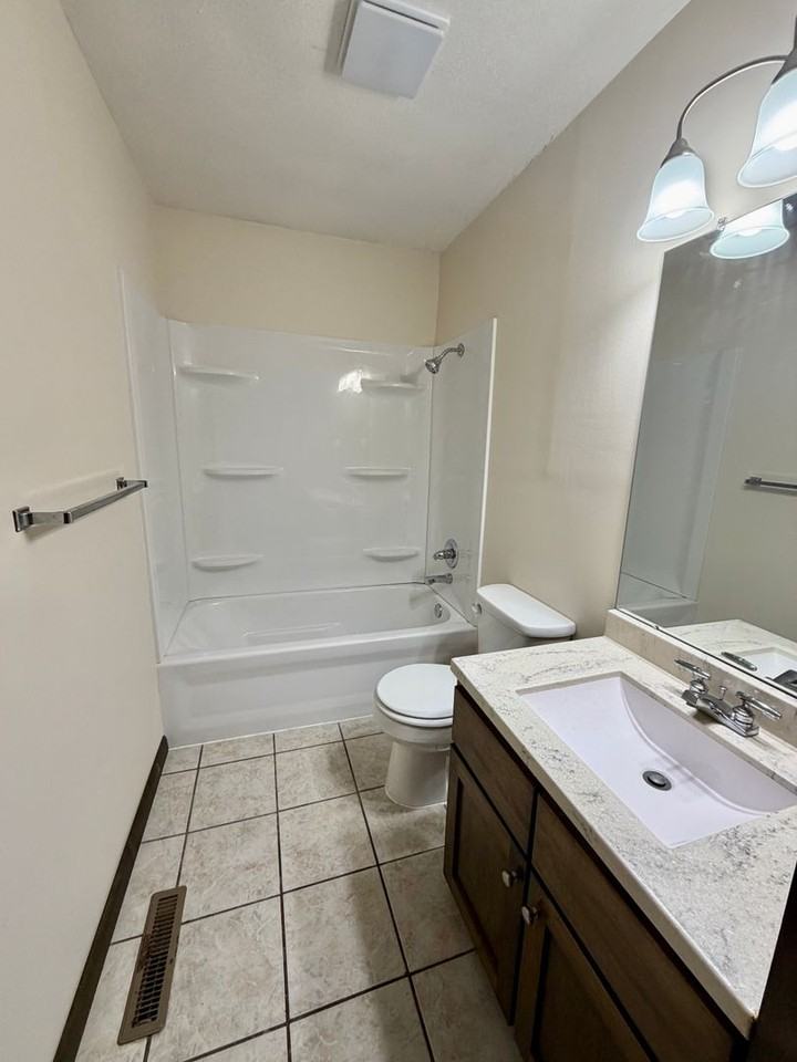 774 N Mount Carmel St - Photo 7 of 12