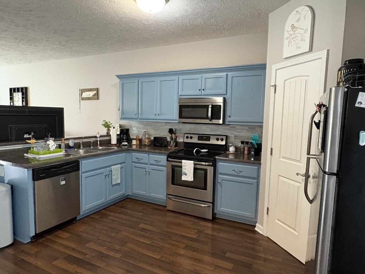 2455 New Holland Cir - Photo 5 of 12