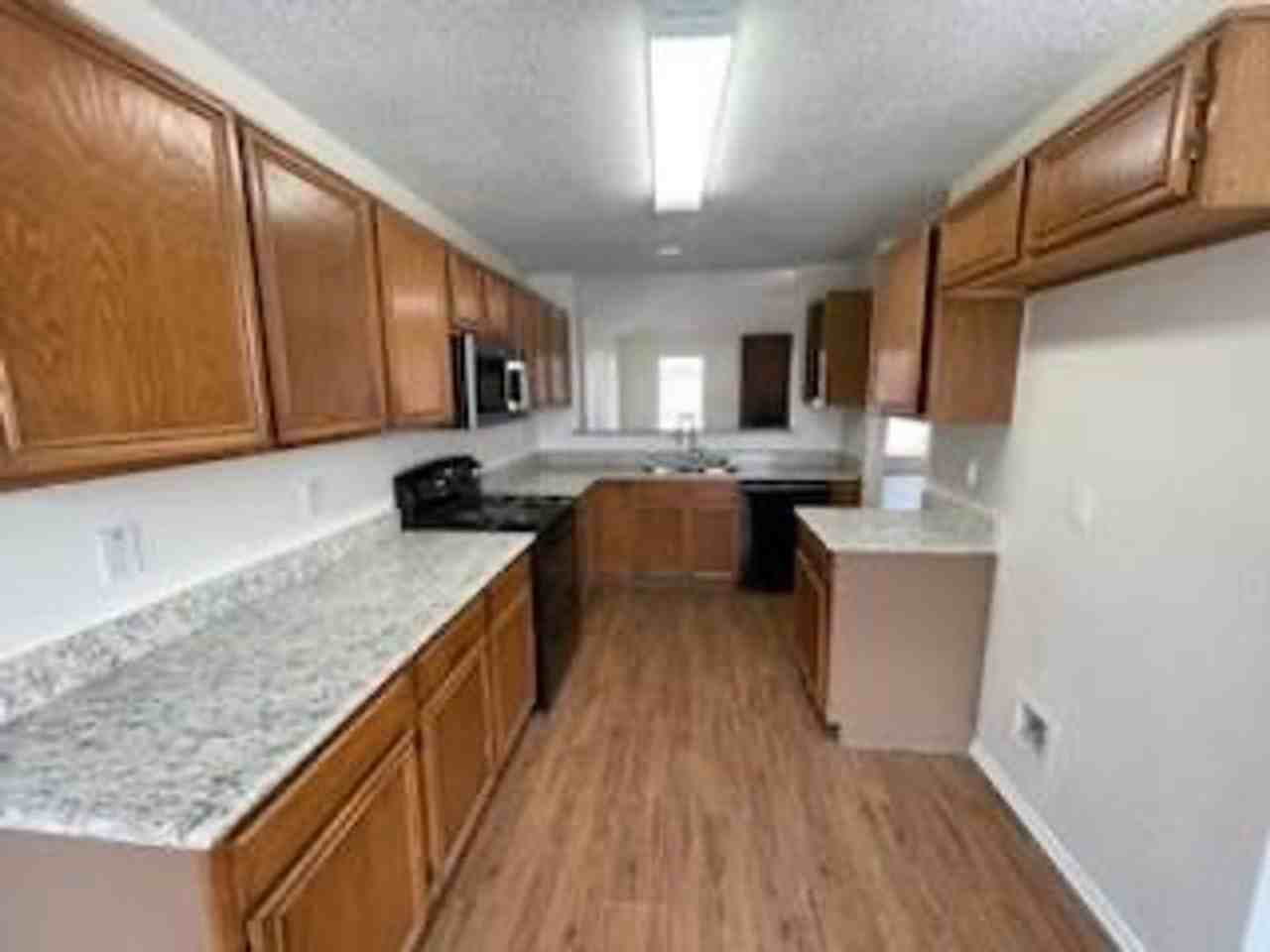 1218 Brooklawn Dr - Photo 3 of 11