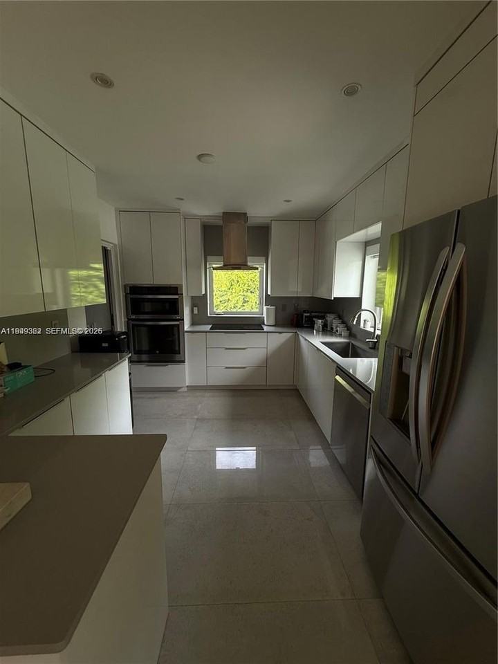 675 Ne 93rd St - Photo 2 of 26