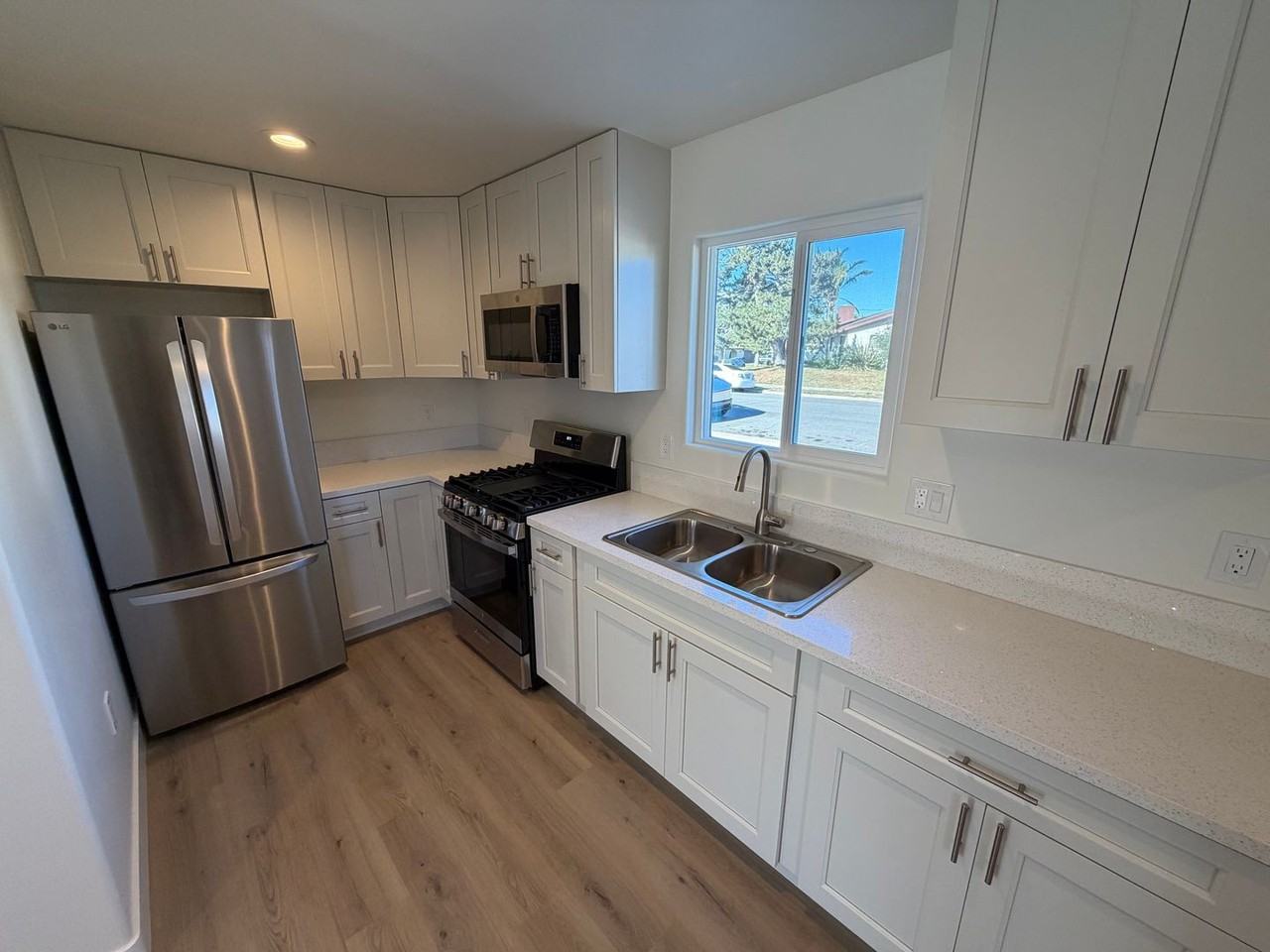 4692 Cherry Ave - Photo 3 of 8