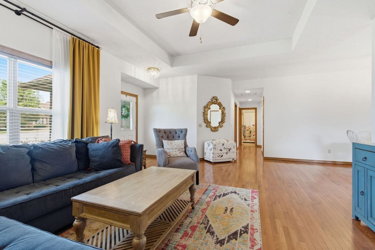 2414 W Summerset - Photo 3 of 29