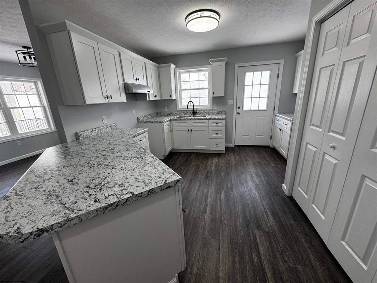 156 Montgomery Rd - Photo 4 of 10