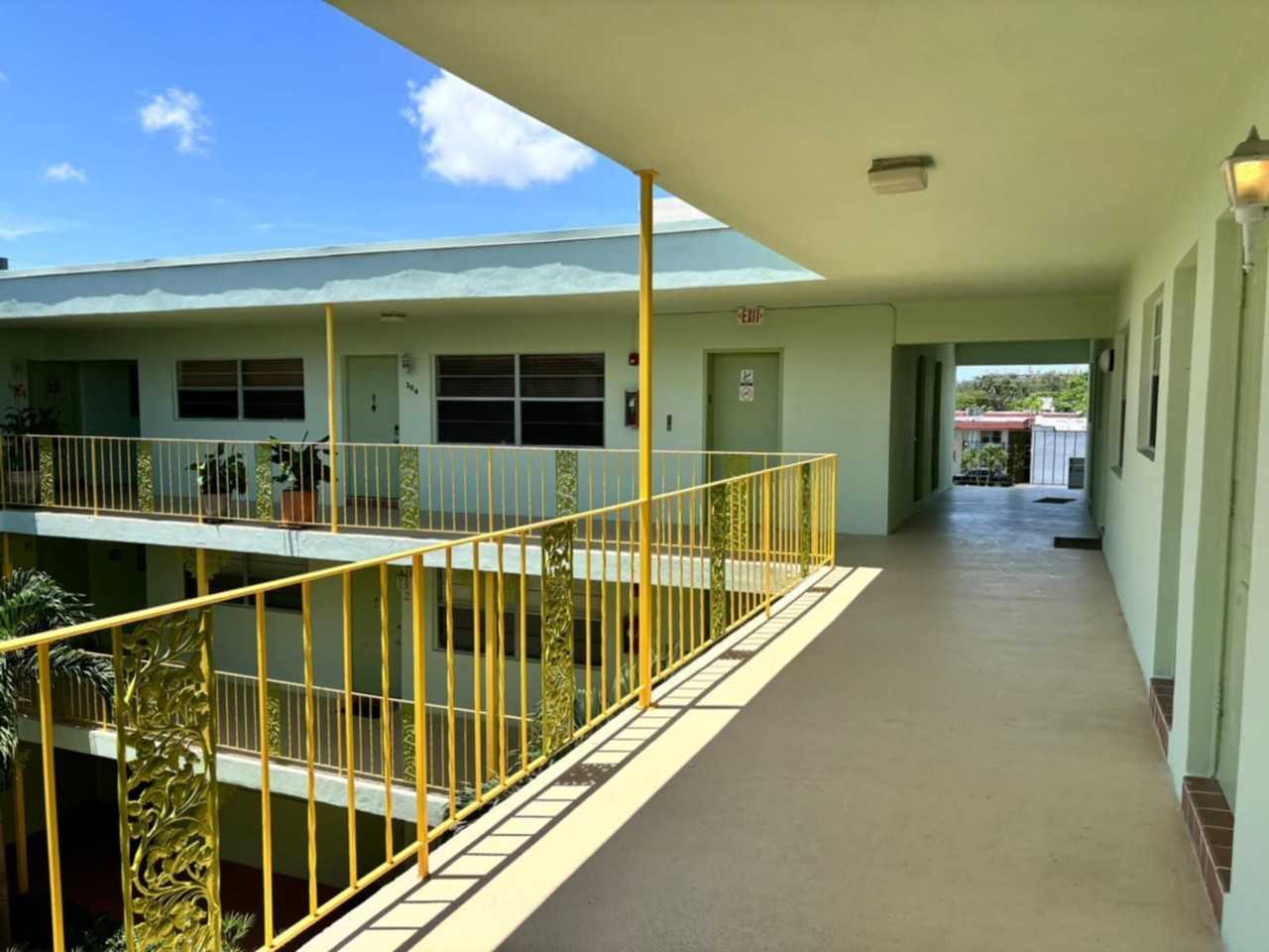 2031 Dewey St #306 - Photo 2 of 18