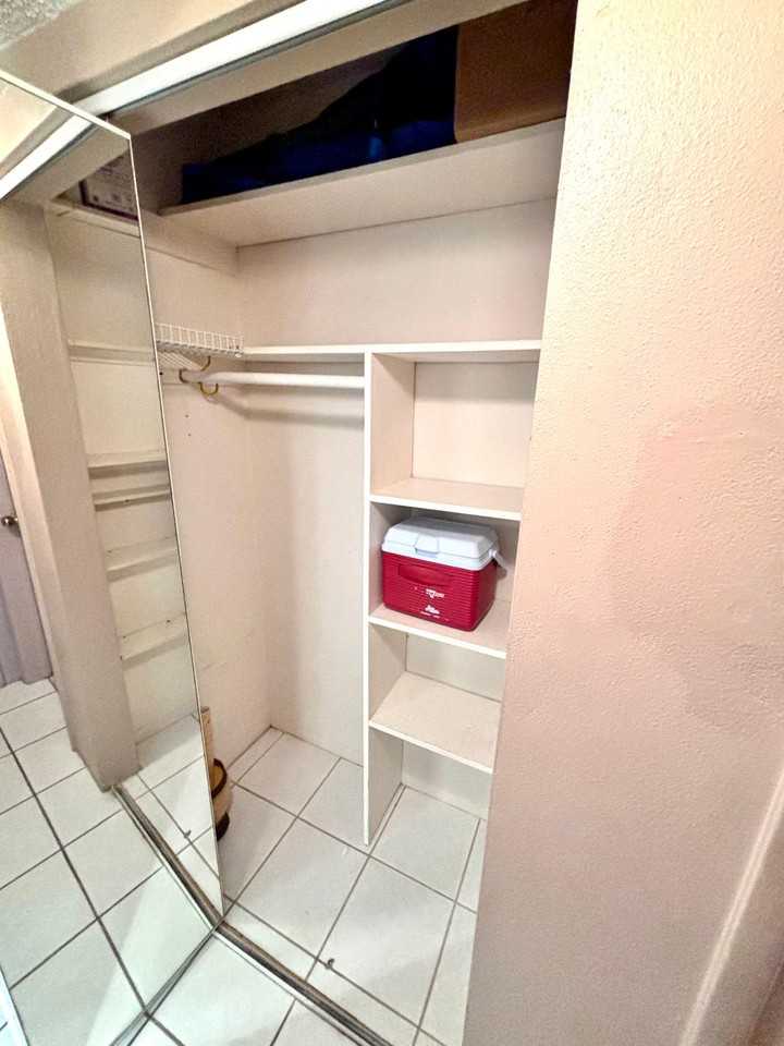 2031 Dewey St #306 - Photo 3 of 18