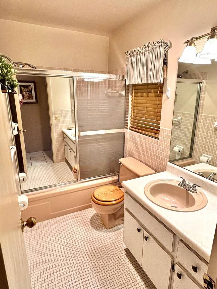 2031 Dewey St #306 - Photo 7 of 18