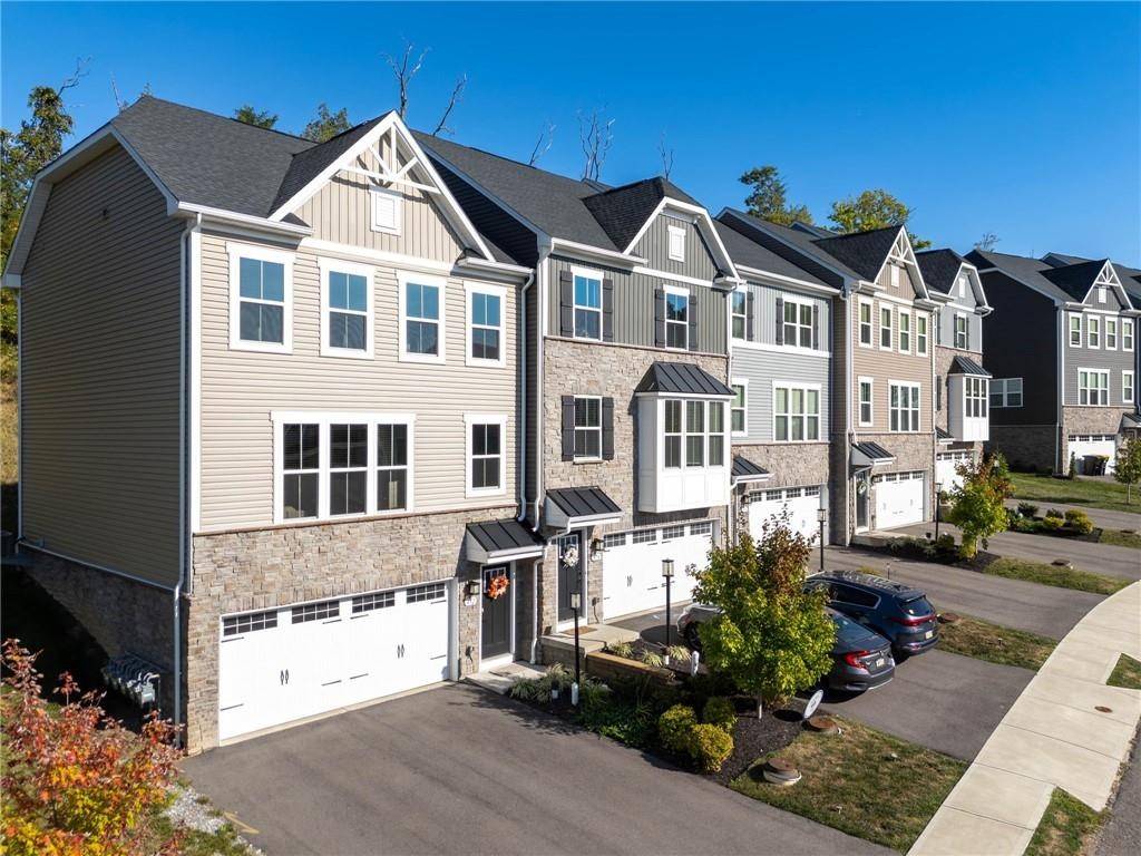 452 Greenwood Dr #452 - Photo 2 of 17