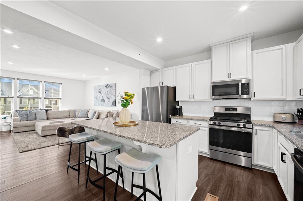 452 Greenwood Dr #452 - Photo 3 of 17