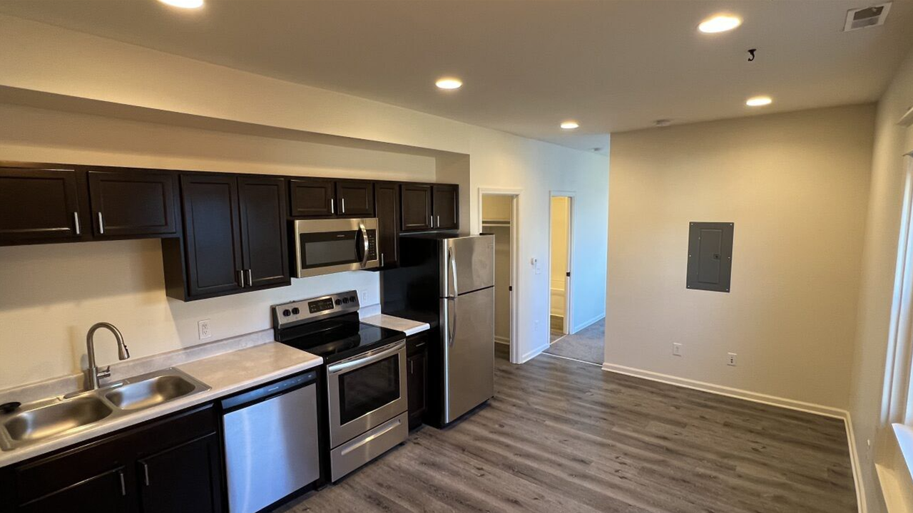 1306 Woodlawn Ave #1D - Photo 2 of 10