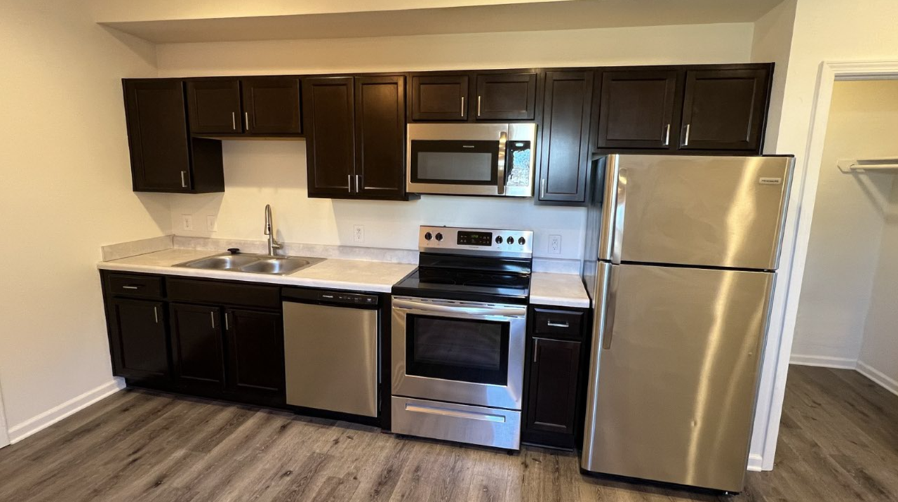 1306 Woodlawn Ave #1D - Photo 3 of 10