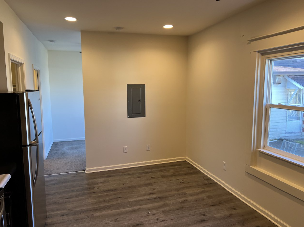 1306 Woodlawn Ave #1D - Photo 4 of 10