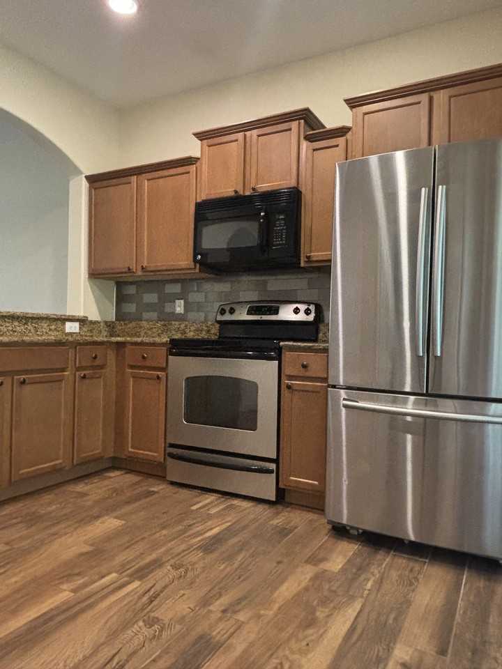 4150 Shade Tree Ln #4150 - Photo 5 of 28