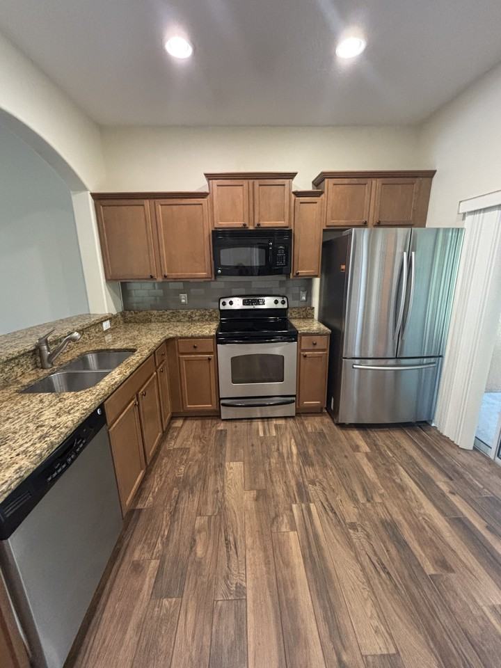 4150 Shade Tree Ln #4150 - Photo 6 of 28