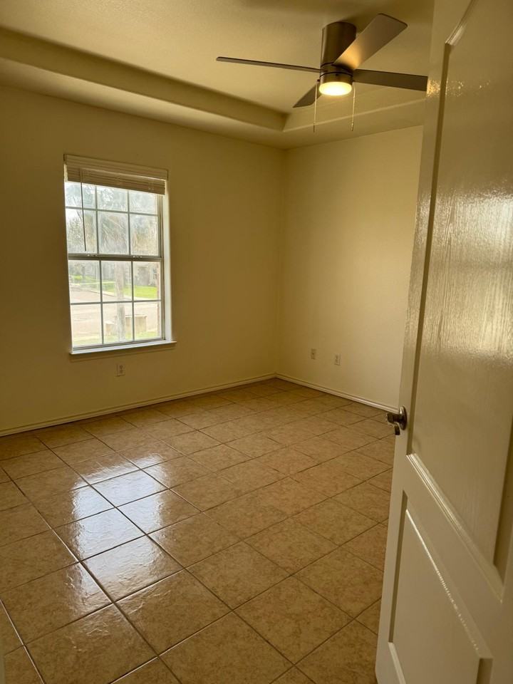 1313 N Sal St #4 - Photo 3 of 12