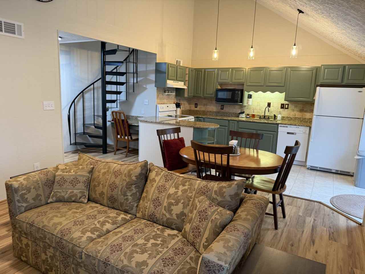 150 Glenwood Ln #E18 - Photo 2 of 23