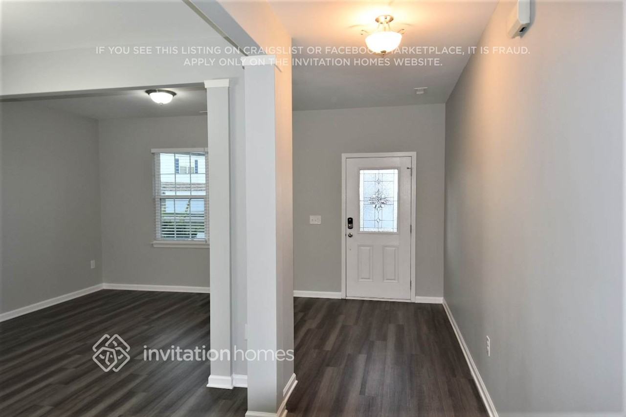 237 S Great White Way - Photo 3 of 19