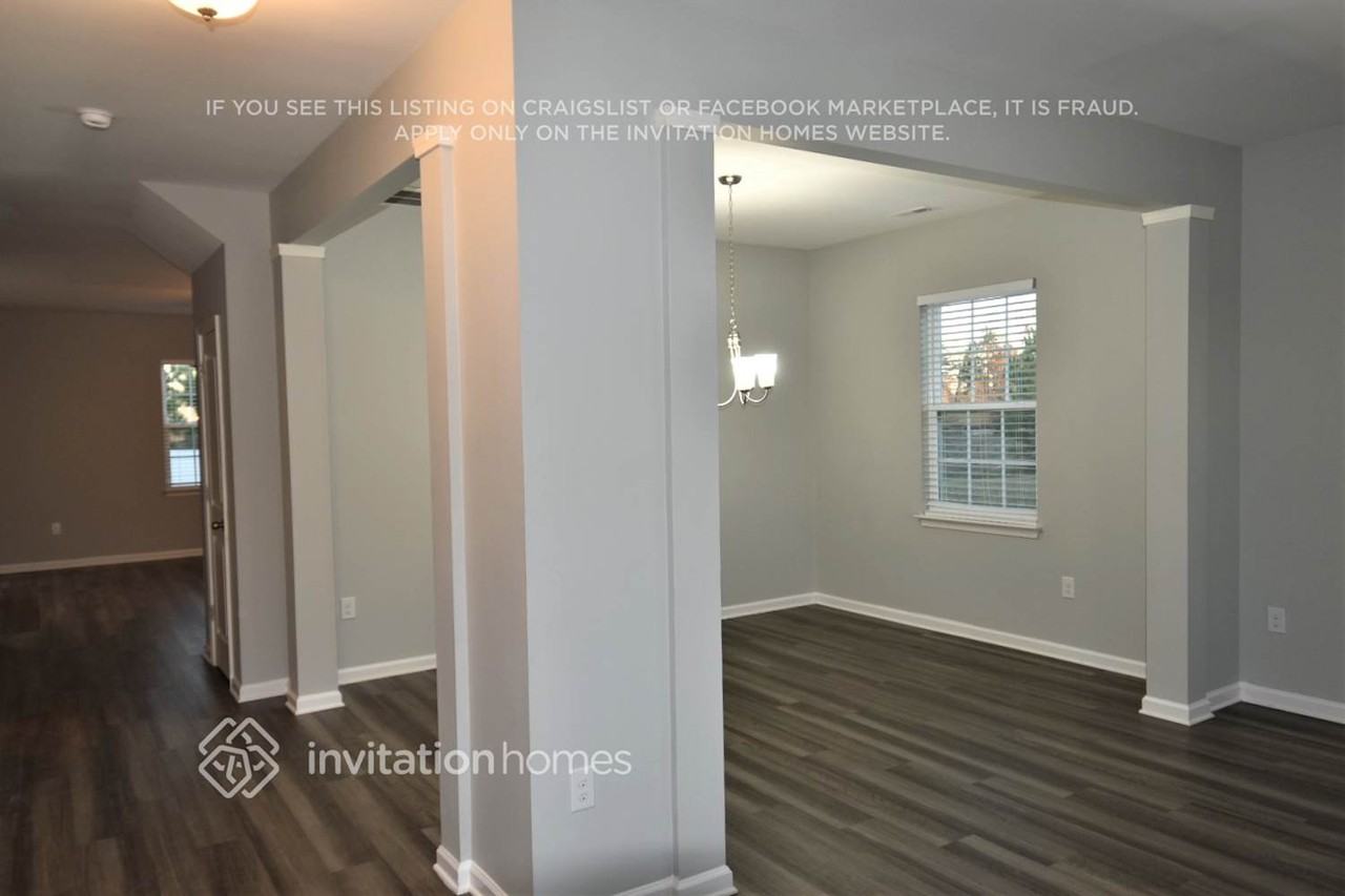 237 S Great White Way - Photo 4 of 19