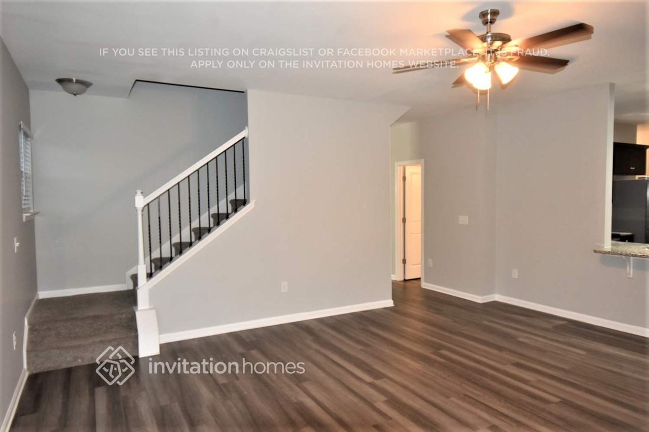 237 S Great White Way - Photo 5 of 19