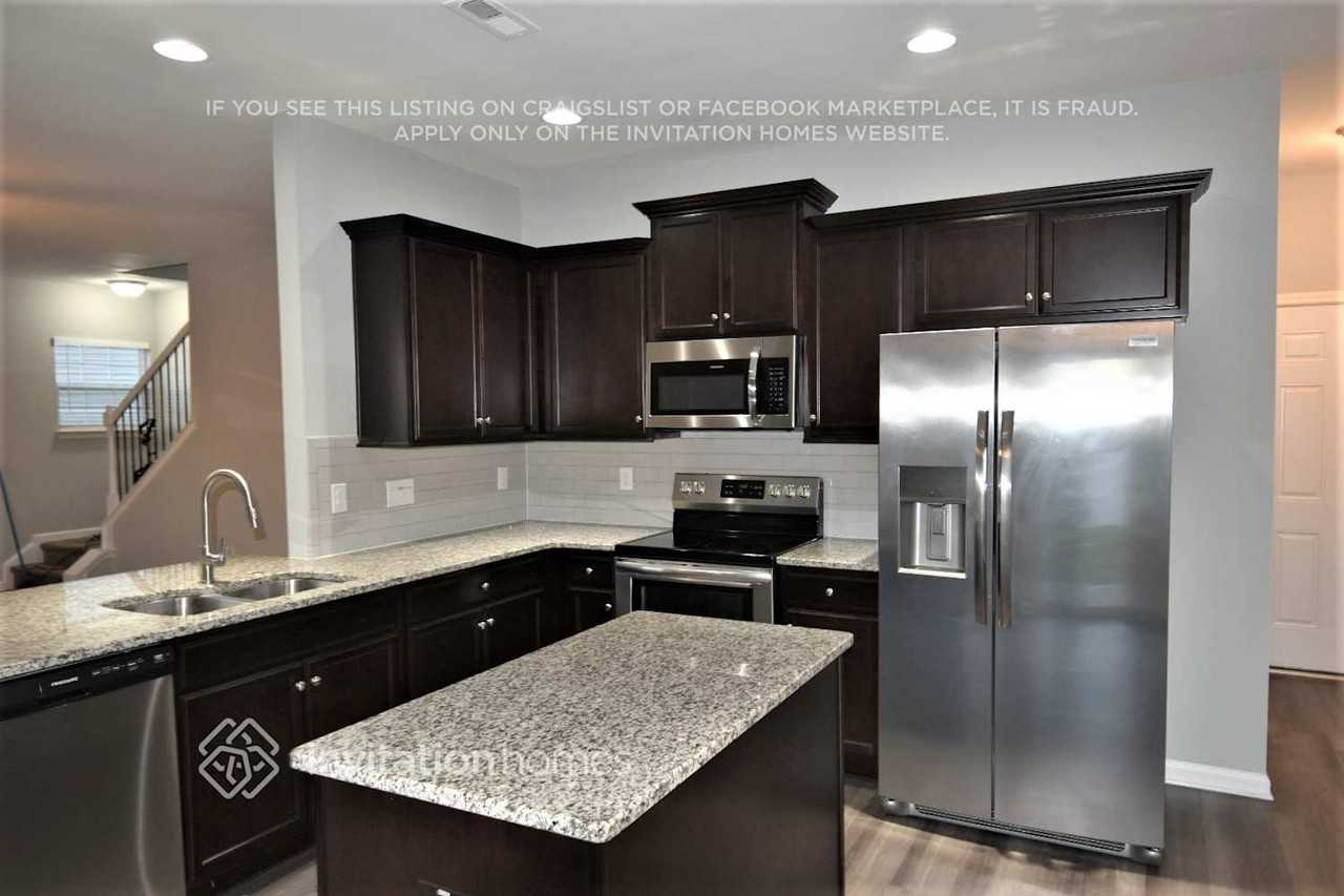 237 S Great White Way - Photo 7 of 19