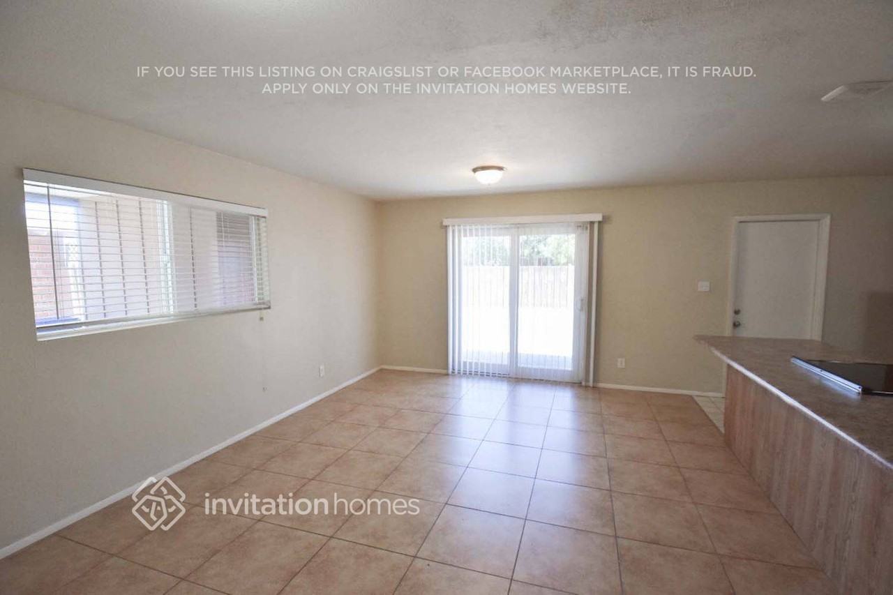 3520 W Lawrence Rd - Photo 3 of 9