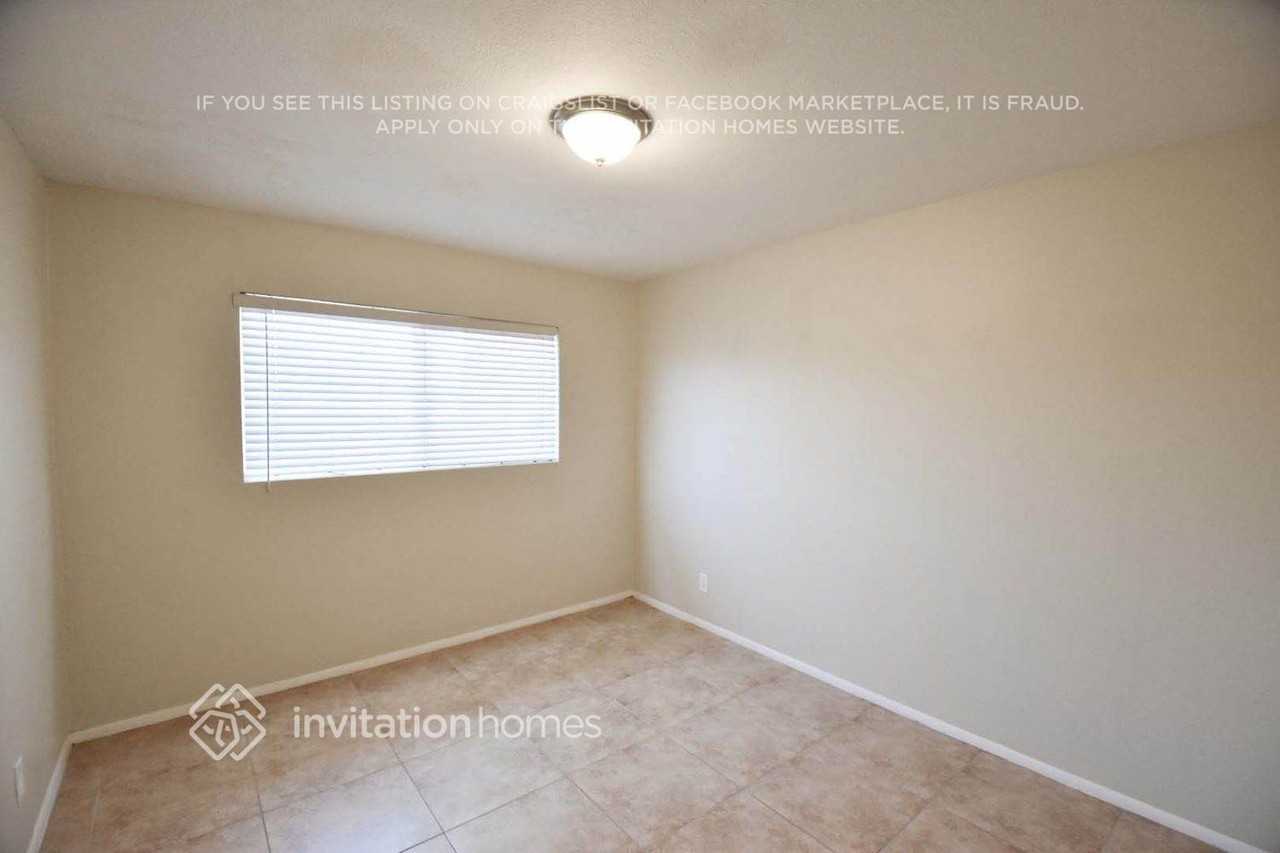 3520 W Lawrence Rd - Photo 4 of 9