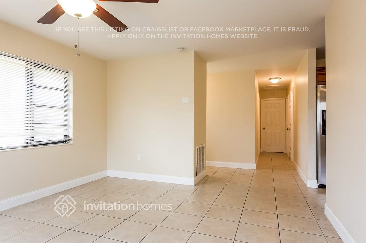 9504 Bloomfield Dr - Photo 4 of 21