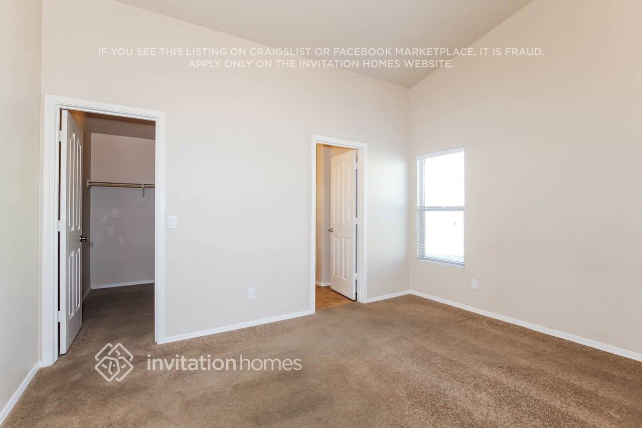 12742 W Pershing St - Photo 5 of 16