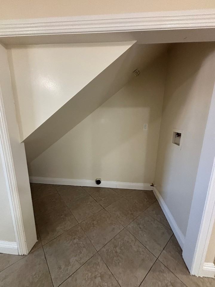 9017 Avalon Boulevard - Photo 6 of 15