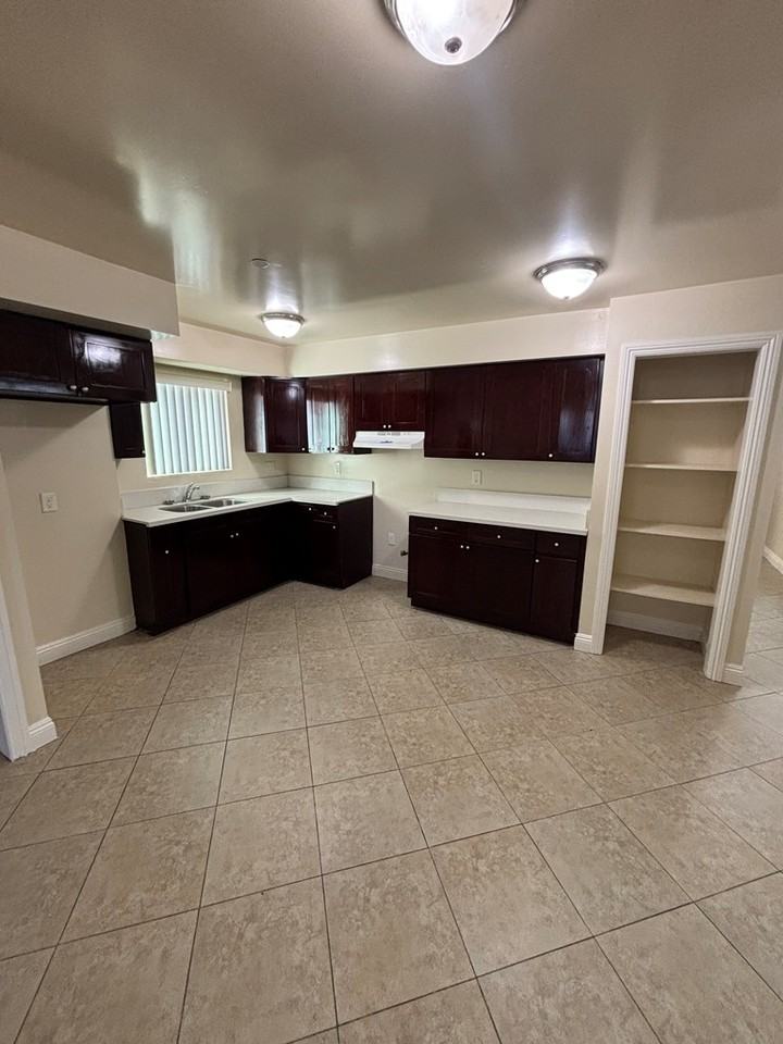 9017 Avalon Boulevard - Photo 2 of 15