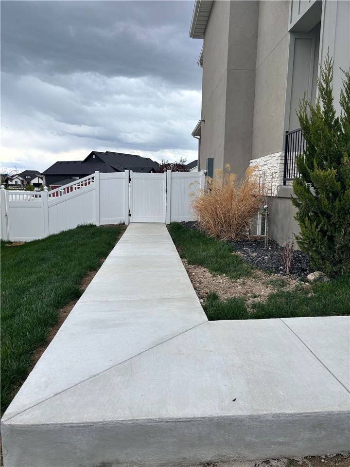 67 E Wayside Dr - Photo 3 of 19