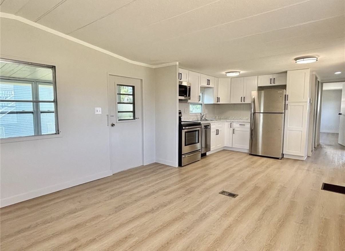 7028 Mount Jupiter Drive Northeast - Photo 4 of 13