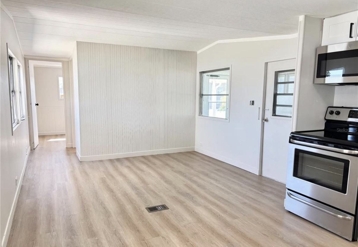 7028 Mount Jupiter Drive Northeast - Photo 5 of 13