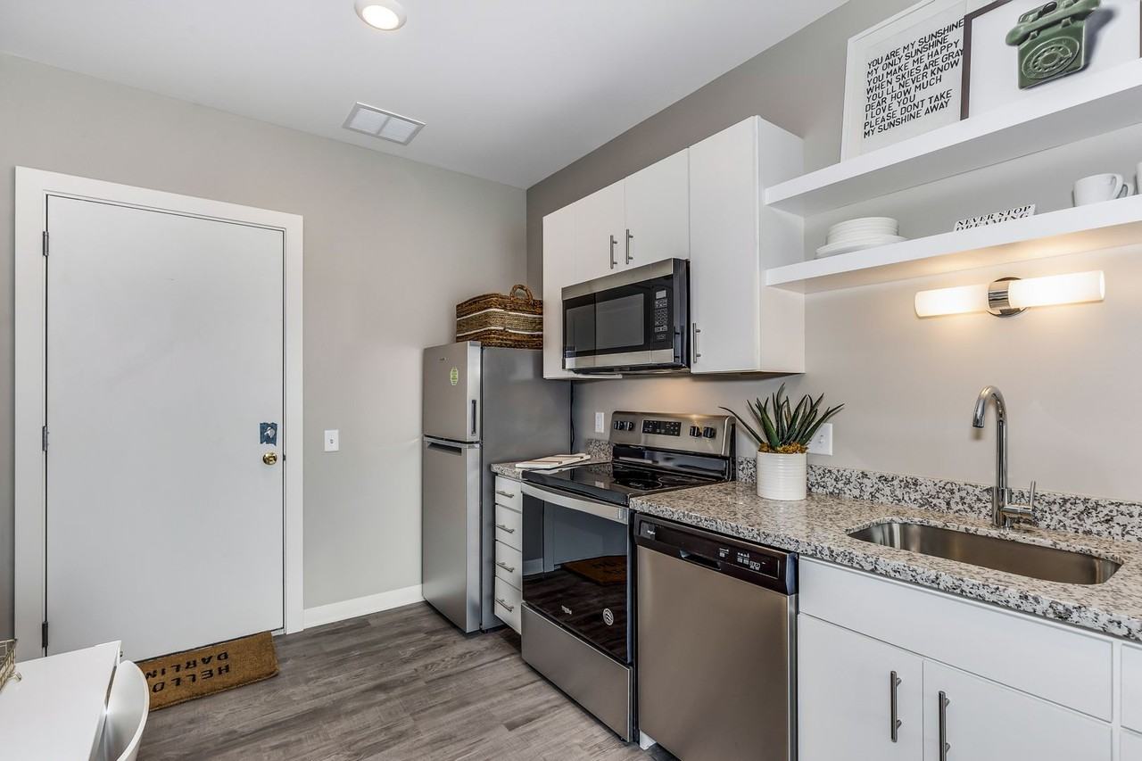 Seventeenth Apartments - Photo 3 of 50