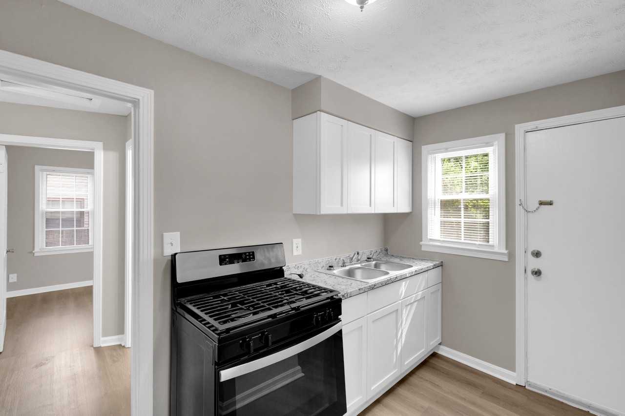 1927 S 28th St - Photo 5 of 17