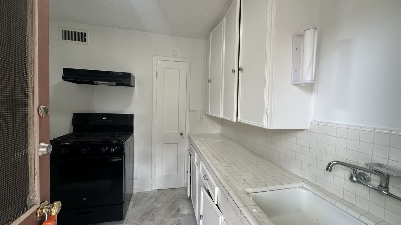 1934 North Boulevard - 05 - Photo 5 of 13