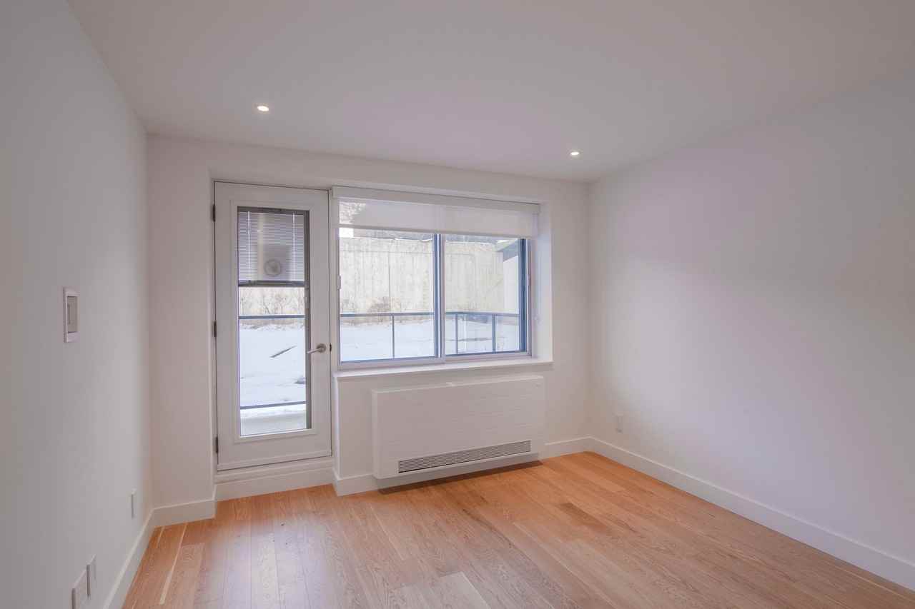 4555 Bonavista Avenue - Photo 3 of 50