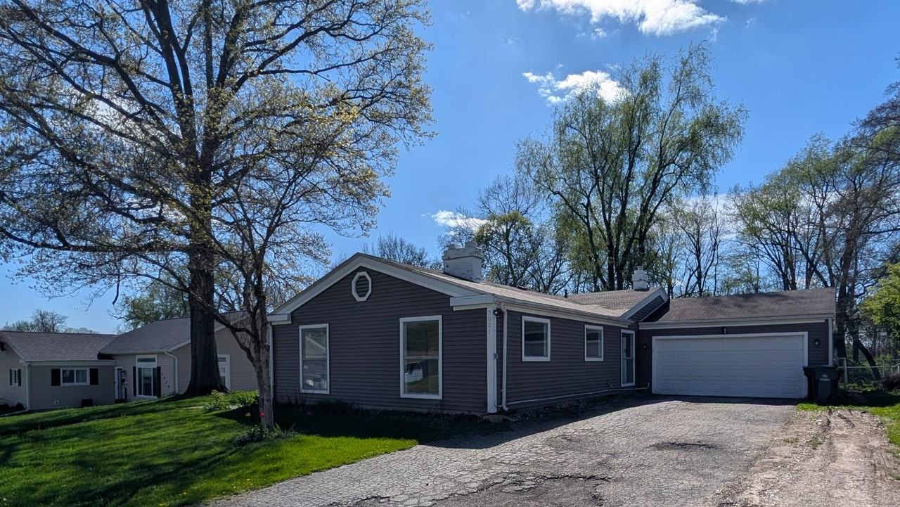 3021 Woodmont Dr - Photo 3 of 11