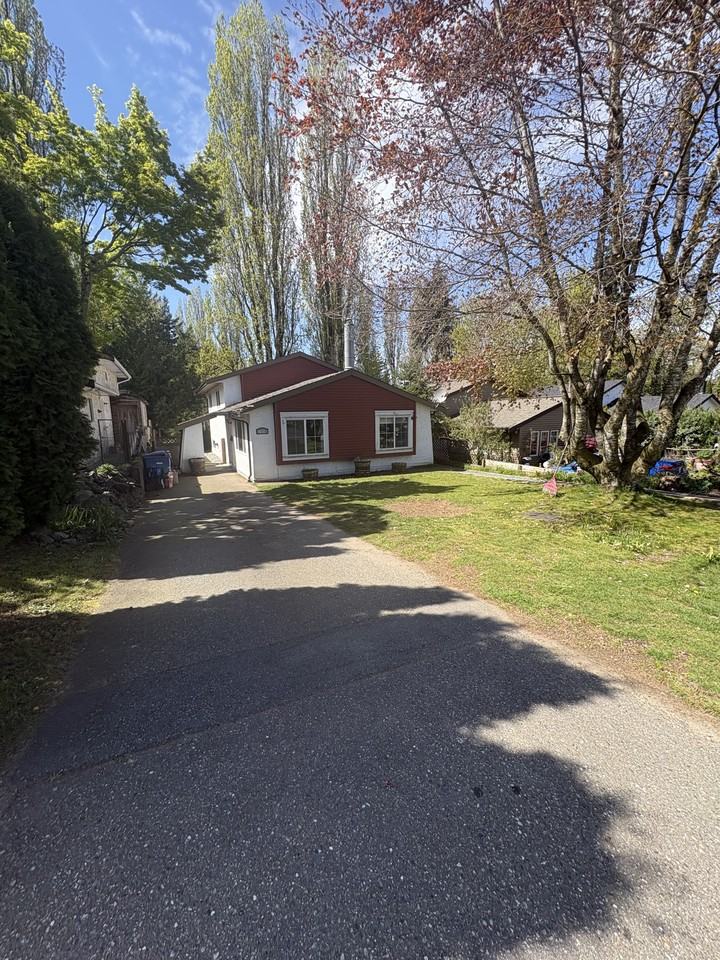 2939 Oriole Crescent #upper